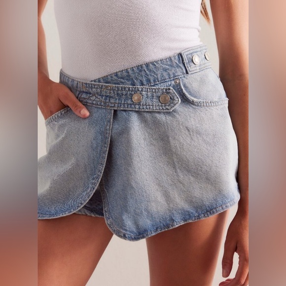 Free People We The Free Maxine Denim Skort in Powder Blue, Size 32; NWT - Picture 1 of 16